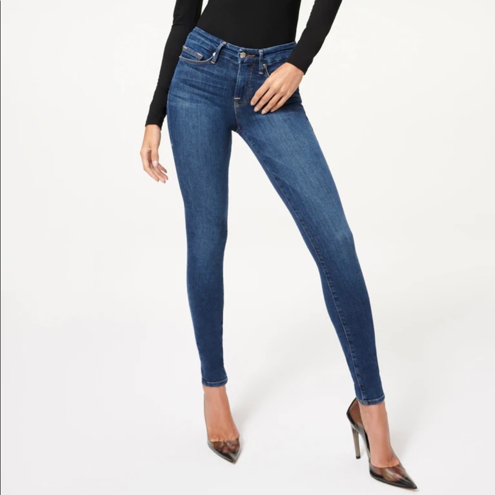 Skinny Good American good legs, size 4 medium wash and medium rise!